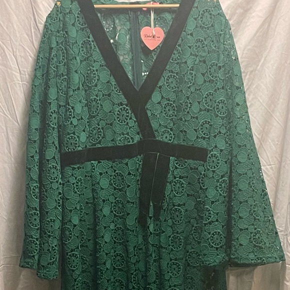 ✨BRAND NEW✨ PLUS SIZE GREEN LACE JUMPSUIT 2X - Picture 2 of 5